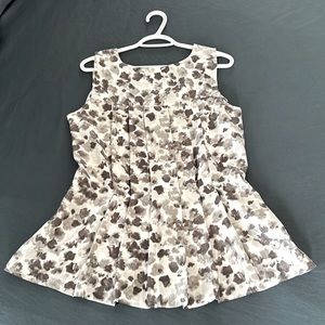 Coldwater Creek sleeveless blouse, abstract gray/white floral pattern, size M.